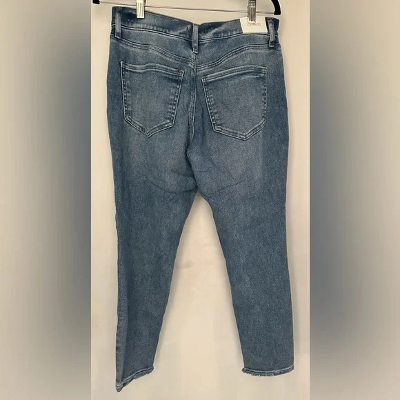 Express Skinny high rise ripped jeans. Size 6S. Great condition. - Picture 4 of 5